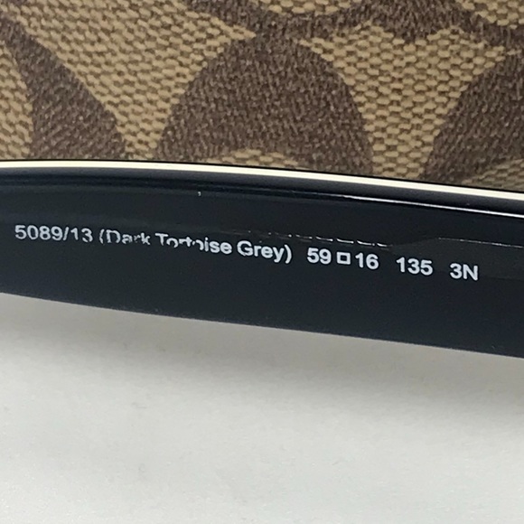 🔥SOLD🔥 Coach Sunglasses with Metal Emblem - Picture 5 of 8